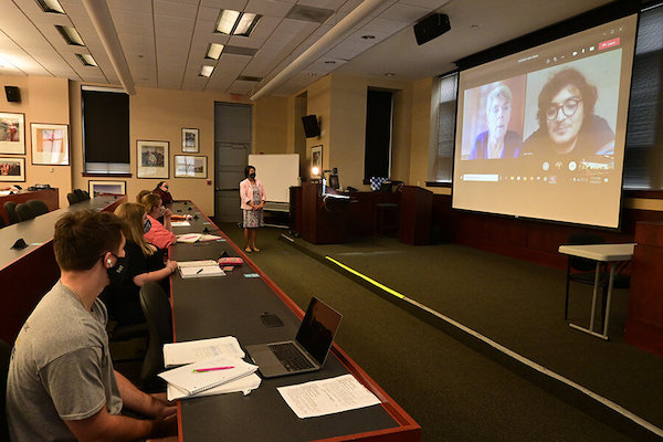 USCB Students in Dr. Juanita Babet Villena-Alvarez’s French class spoke with engineering majors at the Universté de Paris-Nanterre’s-Institut Universitaire de Technologie in a virtual exchange. 