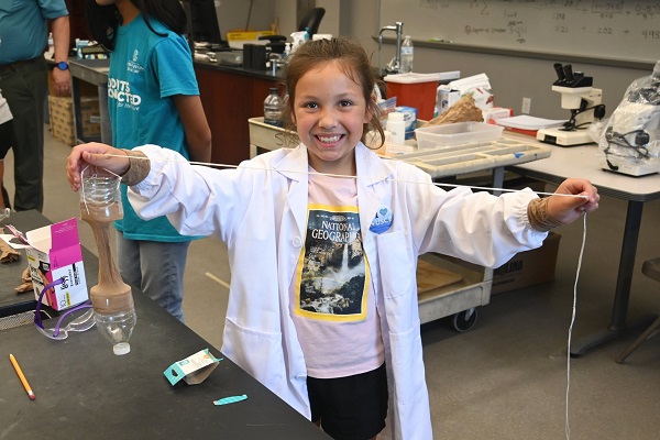 Kids doing a science project