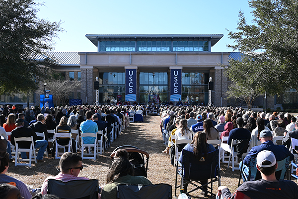 Crowd view of commencement stage